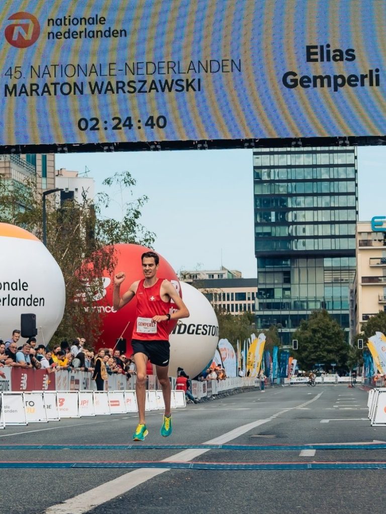 Elias Gemperli, auch bekannt als swisstrainrunner, ist ein erfahrener Langstrecken- und Marathonläufer. Erfahren Sie mehr über seine Leidenschaft für das Laufen und seine Erfolge.